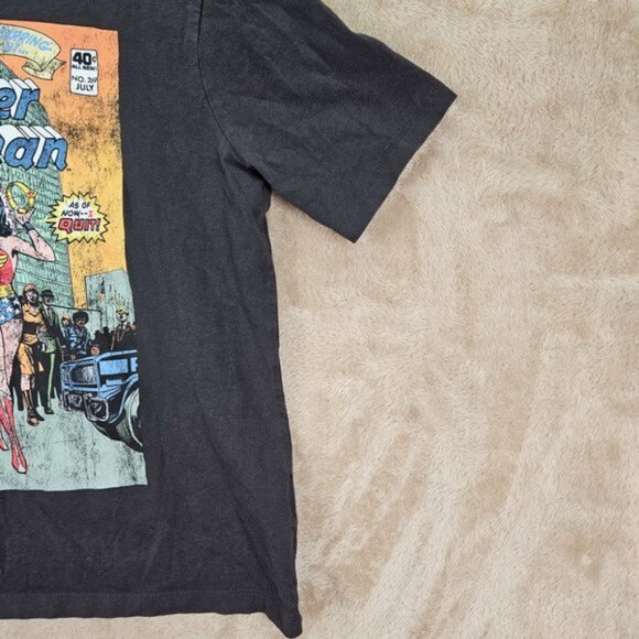 DC WB Wonder Woman Superheroes Comics Tee Women's Size S Black Short Sleeve H&M - Picture 6 of 10